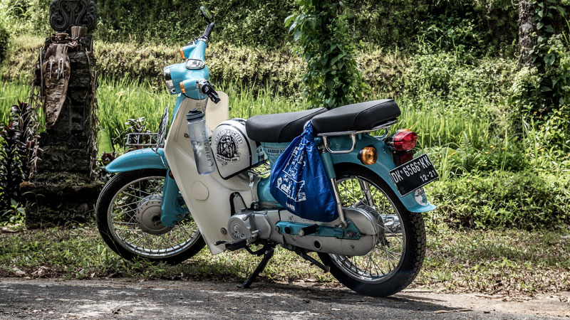 Ride a motorcycle by renting a motorbike in Bali