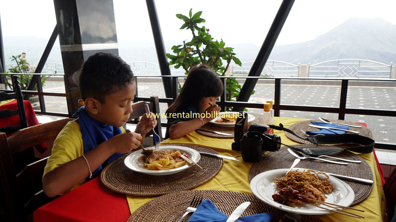 Seeing the Volcanoes & Lake View While Lunch