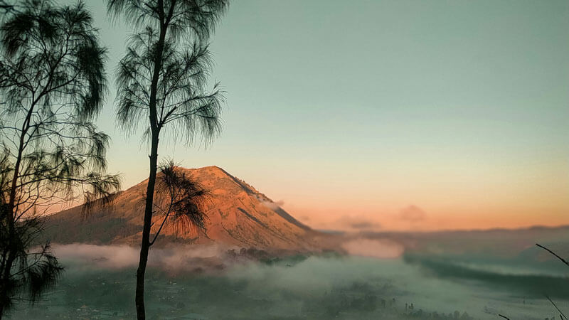 Sunrise over Mount Batur at Pinggan Village, Kintamani, ideal for Bali pre-wedding photoshoots