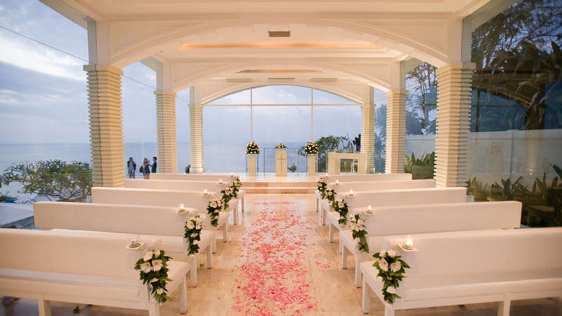 Elegant interior of Blue Point Chapel Uluwatu with ocean view for pre-wedding