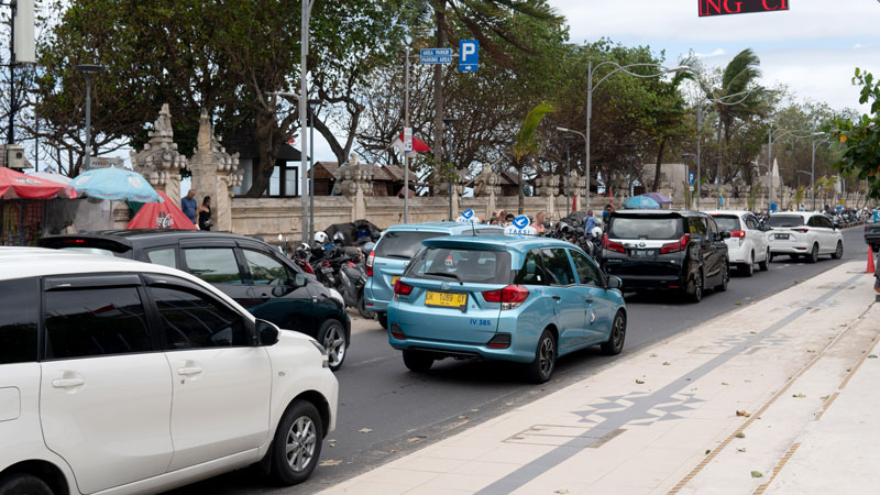 Traffic jams in the Kuta tourist center area during the peak season.