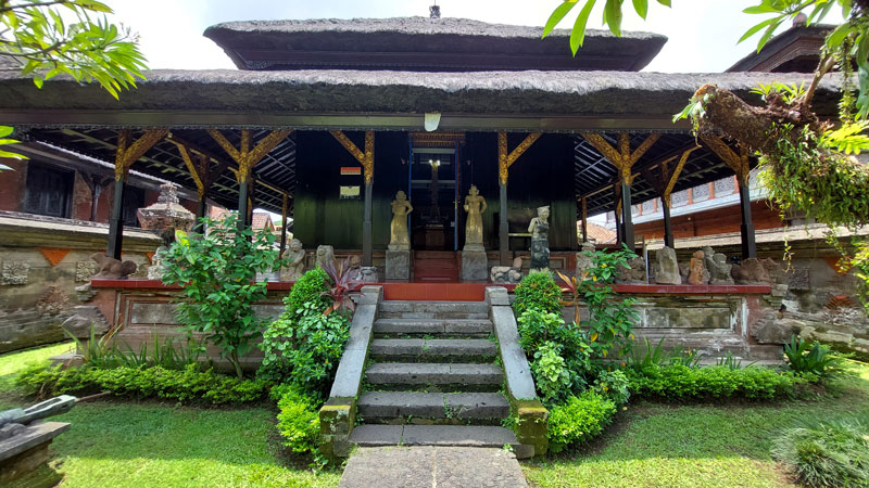 View of the foyer of the Buleleng Building at the Bali Museum: Visitor Guide