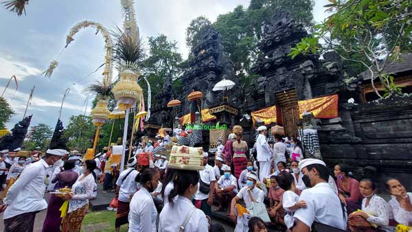 Crowd gathered for Piodalan ceremony at Goa Lawah Temple