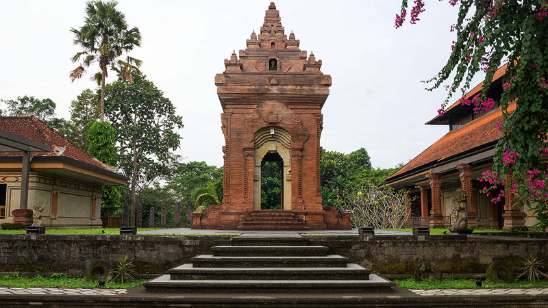 Traditional Balinese gateway at Ubud's Neka Art Museum entrance