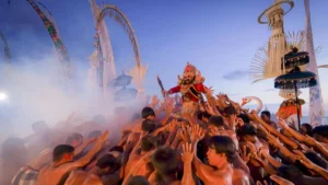 Ravana in the middle of a crowd of Kecak Dance spectators at Melasti Beach, Ungasan
