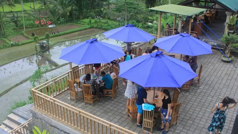 Open-air restaurant area near the finish point