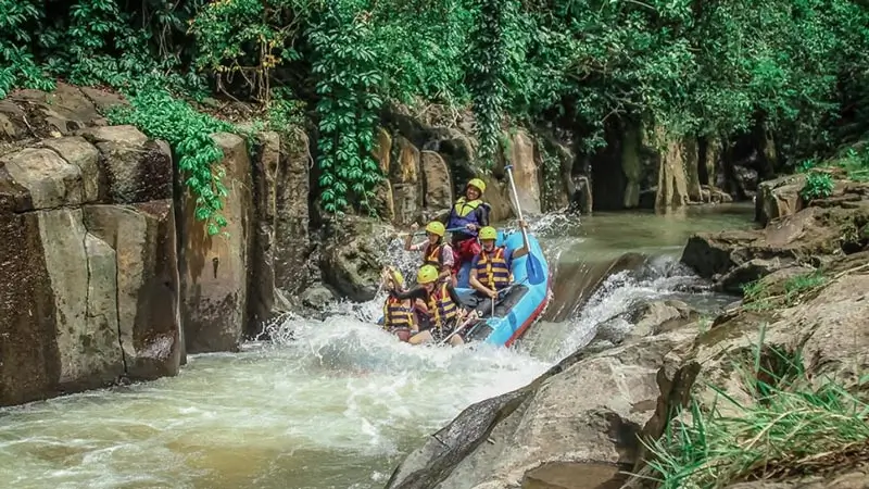 Raft entering a narrow rocky channel on Melangit River