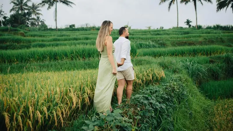 Couple walking through rice fields during an Ubud photo session