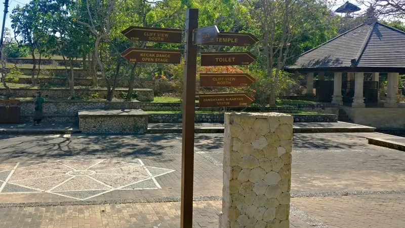 Direction signs for cliff views, toilets, and walking paths
